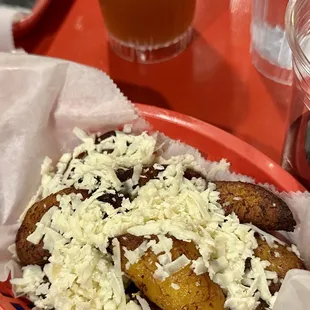Tajadas: Fried sweet plantains with white cheese and nata