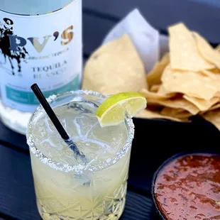  margarita and chips