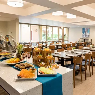 Breakfast at the PY Kitchen and Bar in the Doubletree Pruneyard