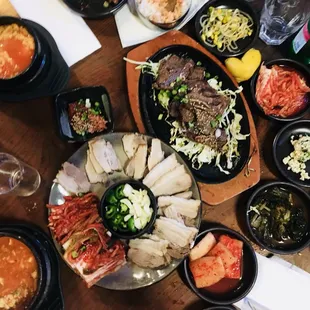 Dinner spread: (Middle)Steamed Pork + kimchi, seafood sundobu + 2 complimentary small sundobu + beef