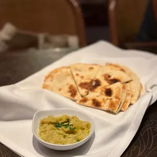 Hummus w/ flatbread
