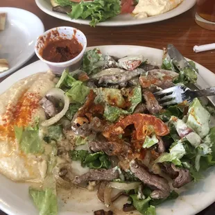 Yaala, mi Yelpite Amigos, Lamb Shwarma with grilled onions, humus and harissa sauce just too good.