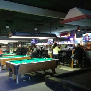 Good pool hall, very clean and and family friendly. Not too loud. Serve snacks, with a complete bar. Lots of fun