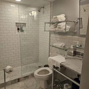 Two queen bed bathroom