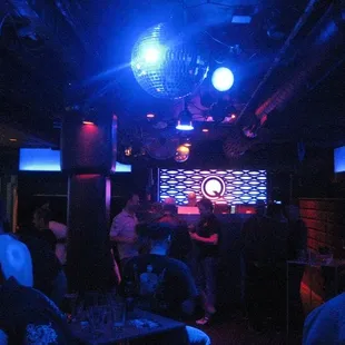 love the djs!