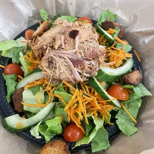 Salad with smoke pulled chicken