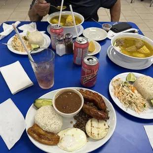 Bandeja Paisa y Sancocho