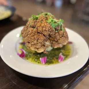 WHOLE-ROASTED CAULIFLOWER VG,GA garlic / house seasoning / herb oil