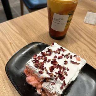 Araysi smoothie , Rose milk cake