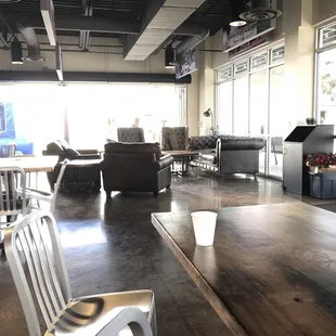 a table and chairs in a coffee shop