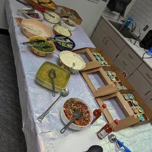 BBQ Daddy spoiled the teachers today. We had a taco feast! Excellent food!
