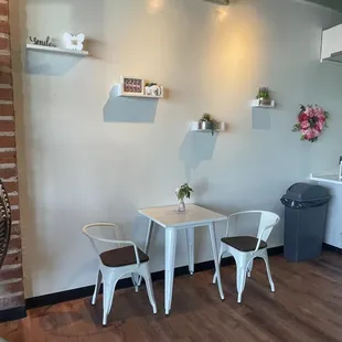 a table and chairs in a small room
