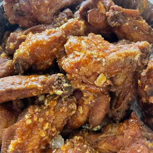 Got take out of a large veggie with pepperoni and hot garlic wings  if you don't have time to wait calling in is the best.