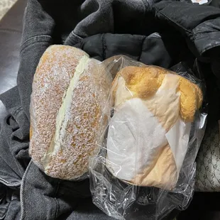 The cream bun on the left, that I love!!!!