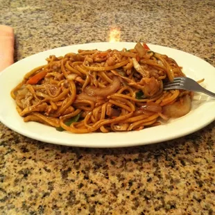 Chicken Lo mein. Was really good @ a good price too