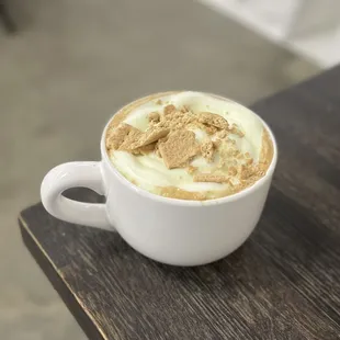 Lime Latte was amazing!!!! Lime foam! Cookies! Coffee! Real mug! Delicious.