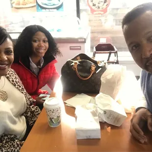 Trying the Chicken Pad Thai...