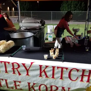 They made kettle popcorn right there yummy