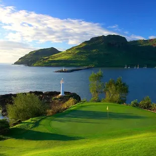 Solid course, but the shop boys were just as distracting as the scenery