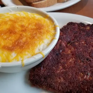 Corn beef hash fried hard, Cheddar cheese grits
