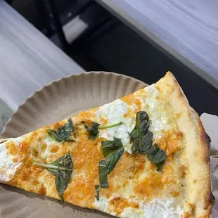 Vodka sause Vodka pizza slice