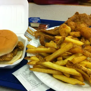 Oyster sandwich &amp; seafood platter - the best!!
