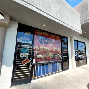 the outside of a restaurant