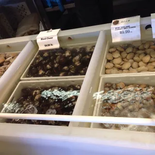 Fresh (Live) Clams On The Half Shell