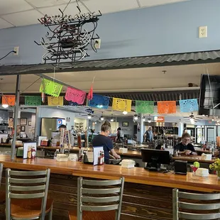 Bar area between seafood display and the restaurant