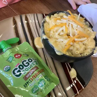 Kids Mac and cheese with applesauce