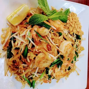 Shrimp pad thai