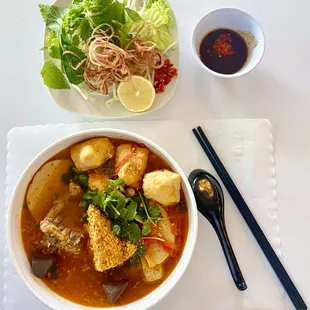 Bún riêu cua đồng chả ốc