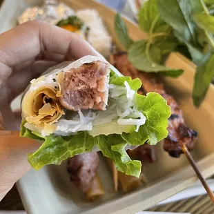 Ig: @eat_with_jeleneeee | My attempt to wrap the spring roll myself