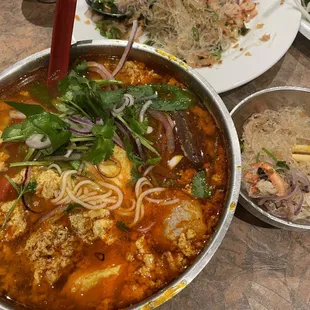 bun rieu + mien xao cua