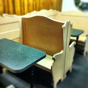 a table and chairs in a waiting area