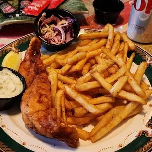 Half order of fish 'n chips.