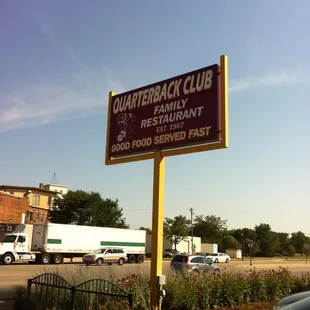 the sign for the restaurant