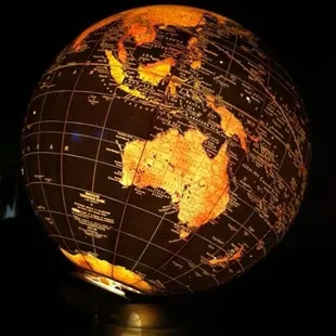 saw this globe at Quarters &amp; want it SO bad
can't find a globe that is similar