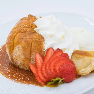 Mela Gonfia Almond paste, apple, caramel and vanilla gelato