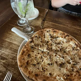 Funghi Tartufati Pizza