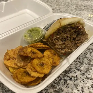 Arepa Carne Mechada