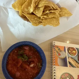 8oz Chips & Salsa