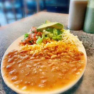 Rice, beans, lettuce, avocado, pico de gallo and cheese. Comes with the Fajitas Plate.