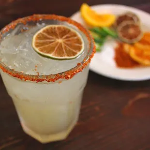 a margarita with a slice of lemon