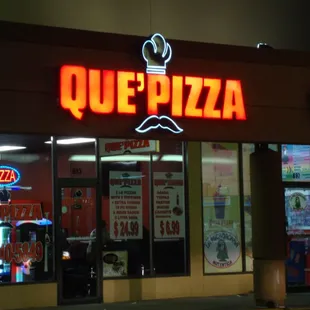 Que' Pizza Y Tacos!!  Signage and storefront.  November 14th 2015 visit