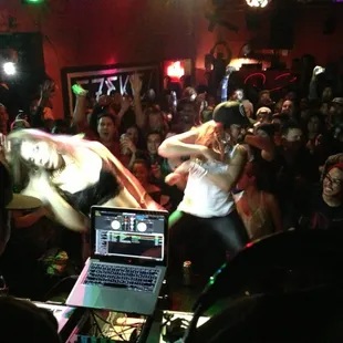 Hoochie Mama Dance Off!! HAHAHAHAHHAHAHAHHAHAHAHAHA.