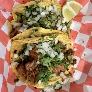 Asada and carnitas tacos