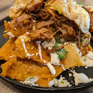 Chilaquiles con cochinita pibil