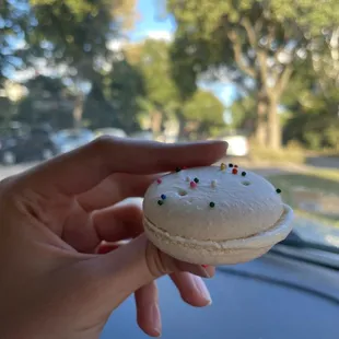 Birthday cake macroon