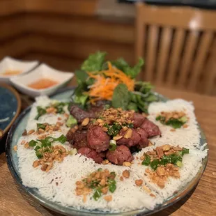 Woven Vermicelli with Pork Sausage and Pork Slices
